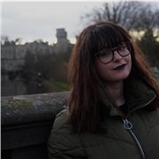 Estudiante universitaria ofrece clases particulares a niños y niñas de primaria y de la eso